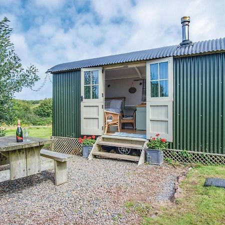 Haven View - 1 Bedroom Shepherds Hut - St Ishmaels Saint Ishmaels  Екстериор снимка