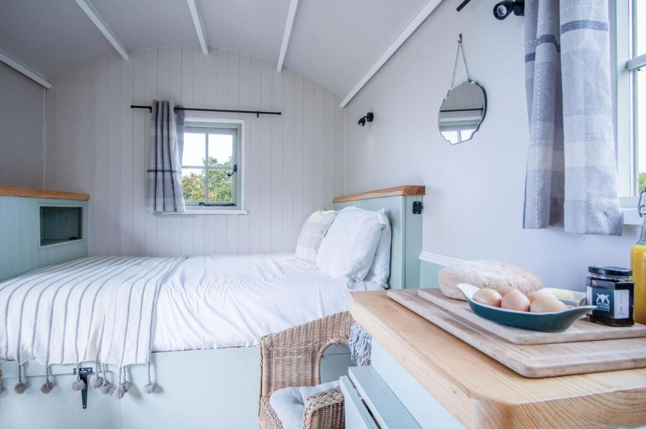 Haven View - 1 Bedroom Shepherds Hut - St Ishmaels Saint Ishmaels  Екстериор снимка