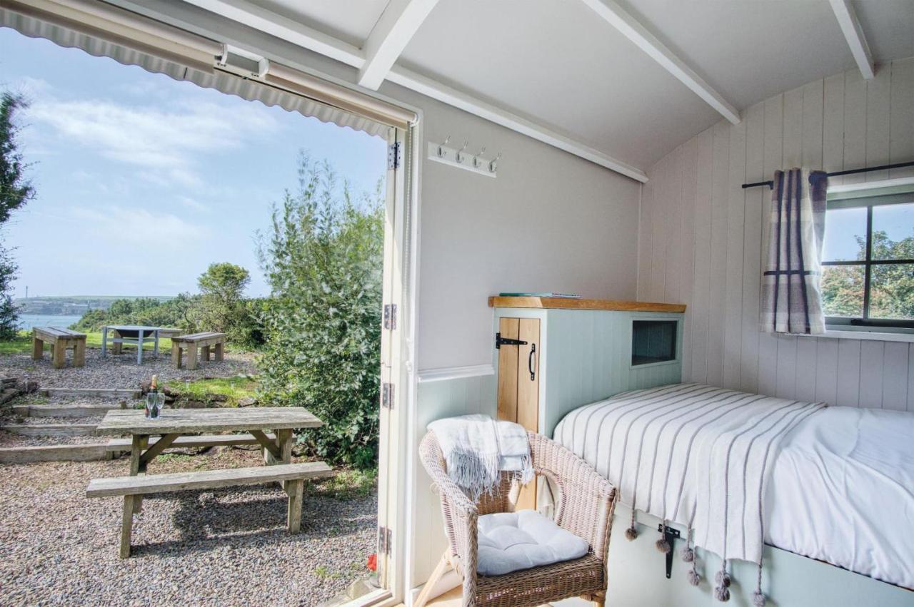 Haven View - 1 Bedroom Shepherds Hut - St Ishmaels Saint Ishmaels  Екстериор снимка