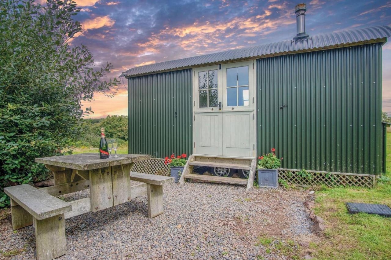 Haven View - 1 Bedroom Shepherds Hut - St Ishmaels Saint Ishmaels  Екстериор снимка