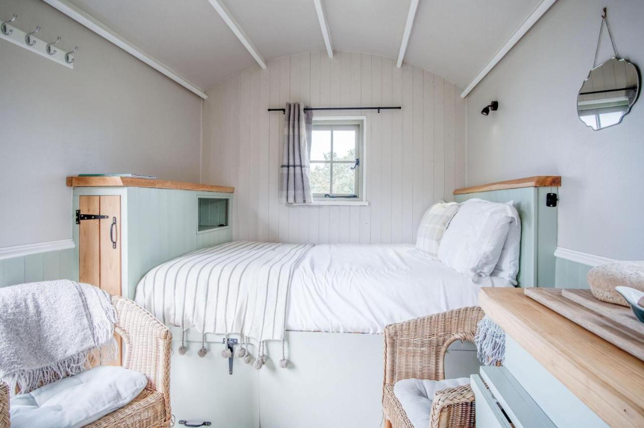 Haven View - 1 Bedroom Shepherds Hut - St Ishmaels Saint Ishmaels  Екстериор снимка