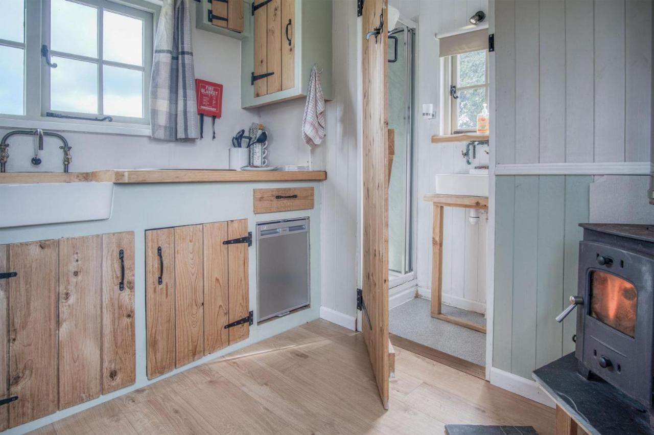 Haven View - 1 Bedroom Shepherds Hut - St Ishmaels Saint Ishmaels  Екстериор снимка