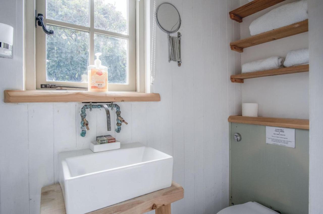 Haven View - 1 Bedroom Shepherds Hut - St Ishmaels Saint Ishmaels  Екстериор снимка