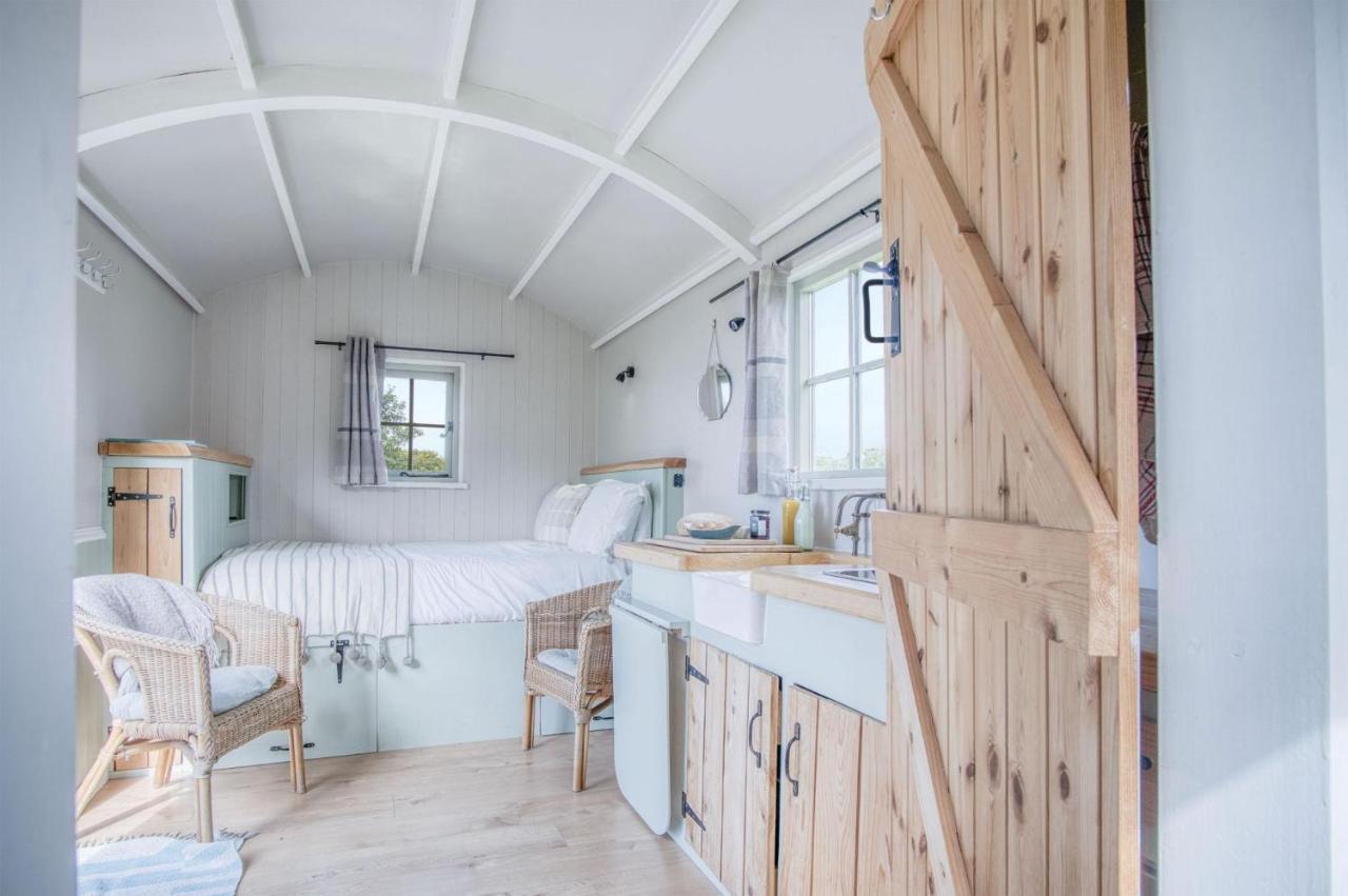 Haven View - 1 Bedroom Shepherds Hut - St Ishmaels Saint Ishmaels  Екстериор снимка